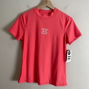 NEW Billabong Womens Medium Coral UPF 50 Rashguard Core Loose‎ Fit Short Sleeve